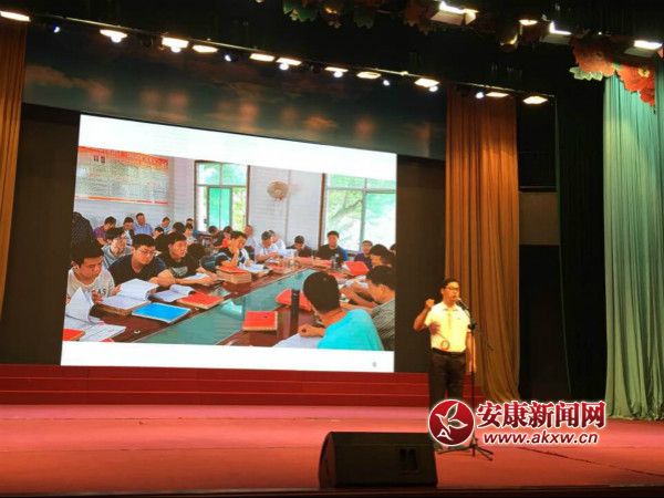 漢陰舉行“脫貧攻堅我當先鋒”主題演講賽 柯燕攝3_meitu_1.jpg